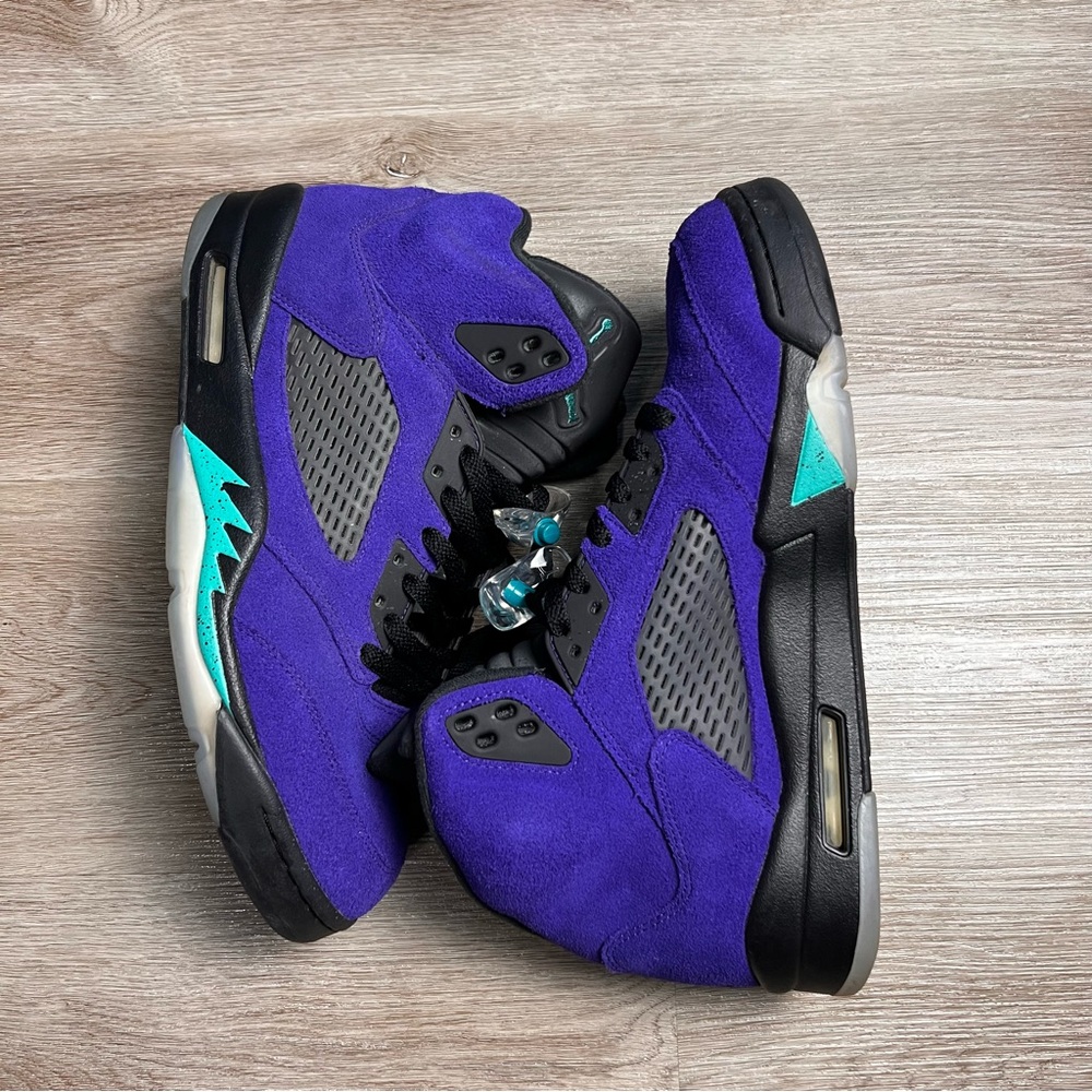 Air Jordan Retro 5 “Reverse Grape”